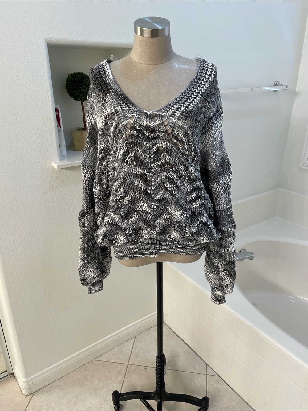 Cozy chunky V-Neck Marled Knit Sweater - Gray/White